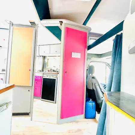Kemp Anetka's Camper *
